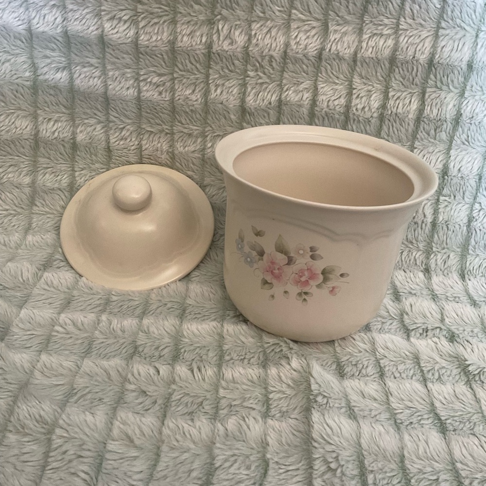 Pfaltzgraff Cream Ceramic Canister